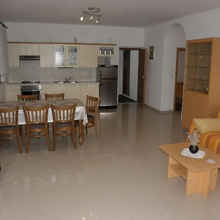 Toni Apartman *